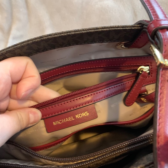 Barely used Authentic Michael Kors Tote - Picture 4 of 5